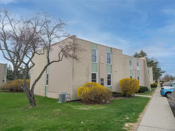 33241 Fargo St #67, Livonia, MI 48152