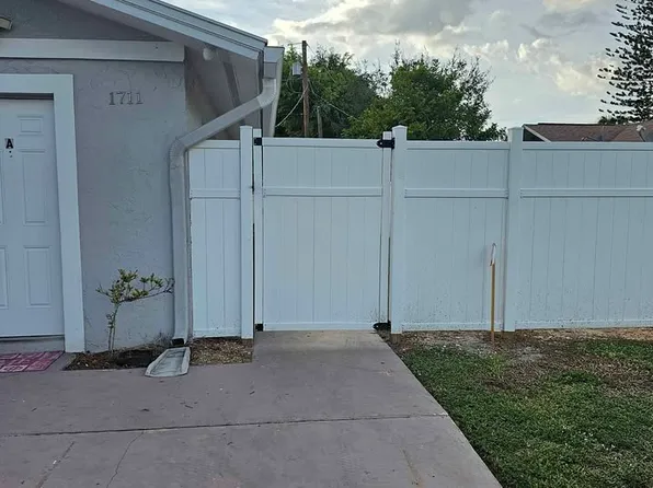 1711 46th Ter SW #B, Naples, FL 34116