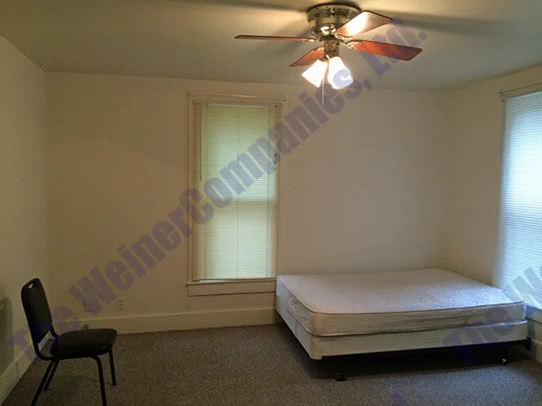 403 W Illinois St — Photo 9