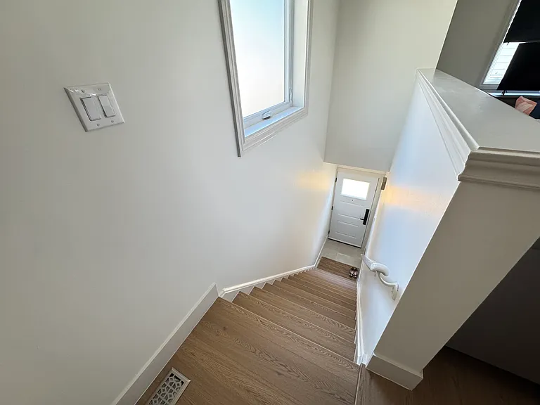 26 Cardrew St #COACH — Photo 3
