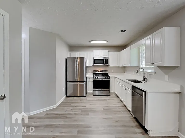 211 Nicki Ct — Photo 2