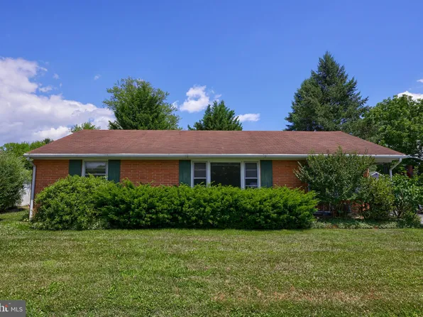 6157 Carpenter St, East Petersburg, PA 17520