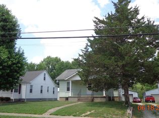 907 E Main St, Steeleville, IL