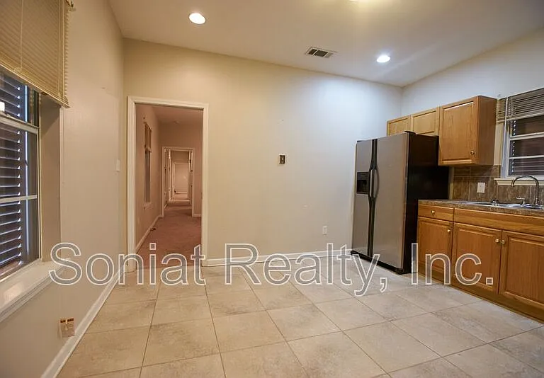 3320 N Prieur St — Photo 6