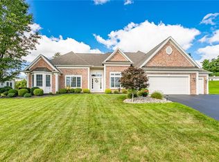 16 Persimmon Dr, Penfield, NY 14526