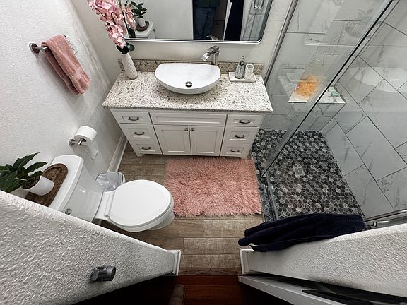 4th image of 226 Rosabell St
