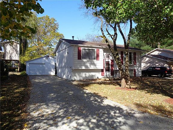 3rd image of 206 Hayes Ave