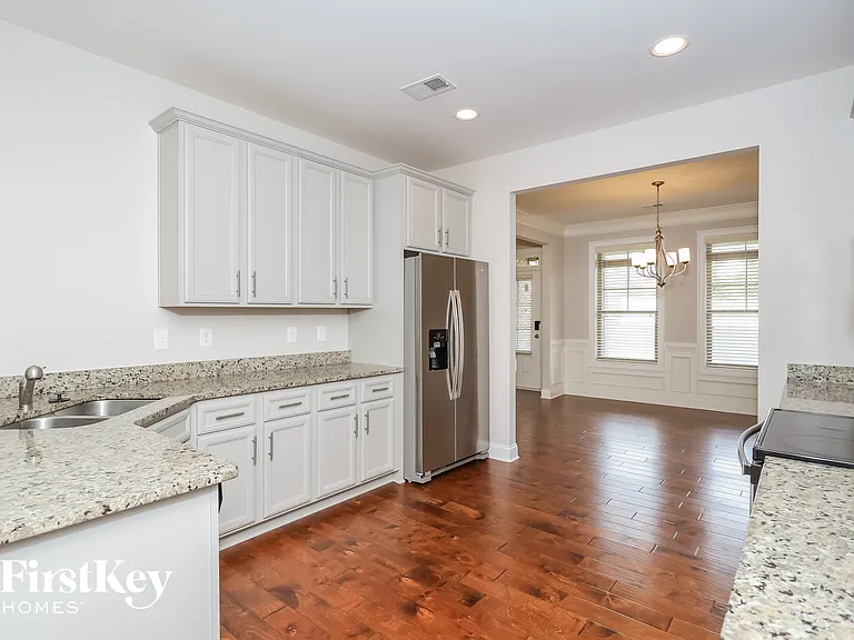 101 Village Park Dr — Photo 5