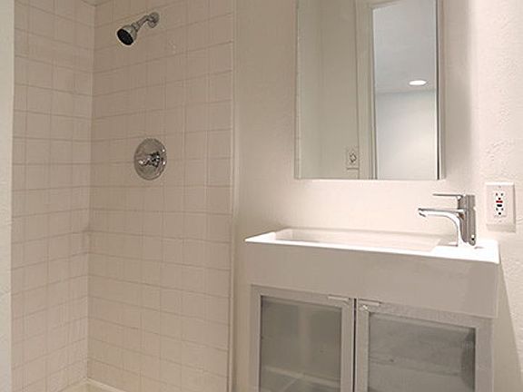 5th image of 304 Walnut St APT A
