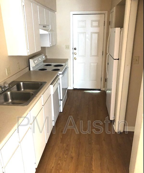 2nd image of 908 N Lbj Dr APT 7