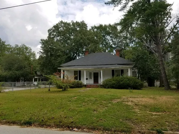 1216 Fair St, Camden, SC 29020