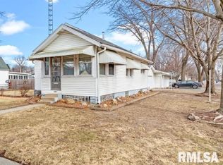 2430 S 12th St, Springfield, IL 62703