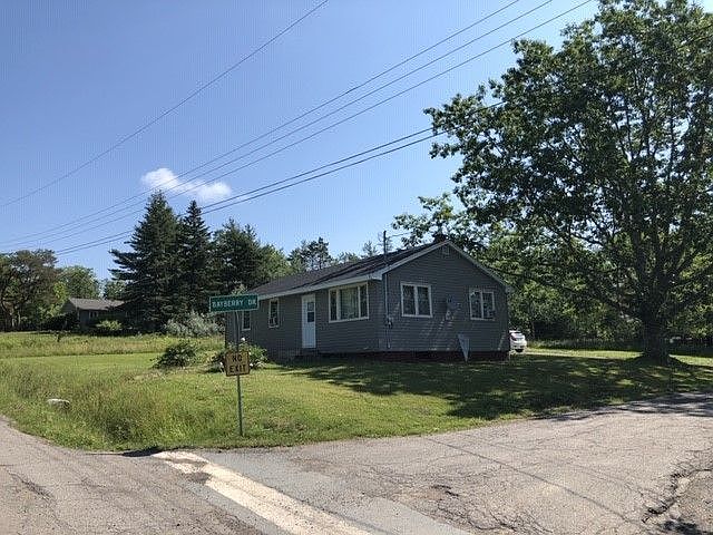 2nd image of 48 Maple Dr