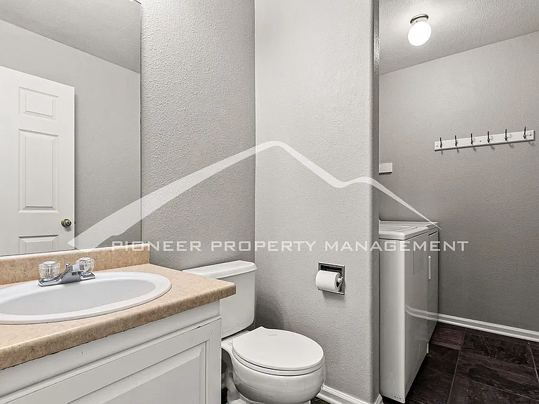 3160 E Yarrow Cir — Photo 7