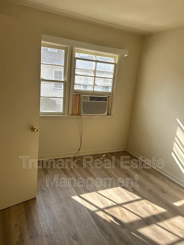 1 bed, 1.0 bath, $1,800 — Photo 2