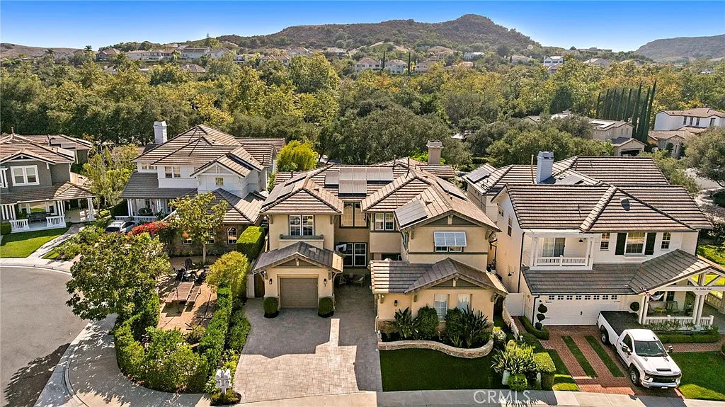 5 bed, 3724 sqft, $8,500 — Photo 3