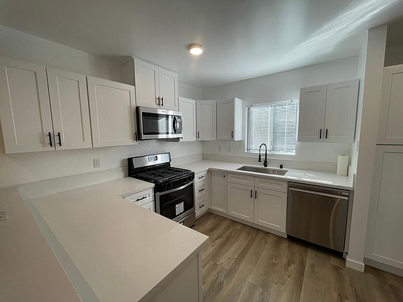 3rd image of 10720 Missouri Ave