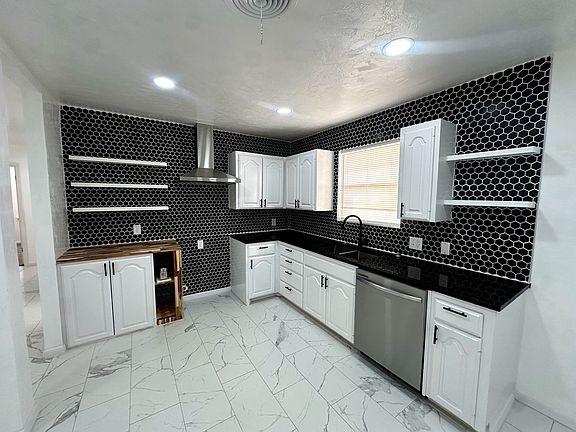 3rd image of 1208 E 56th St