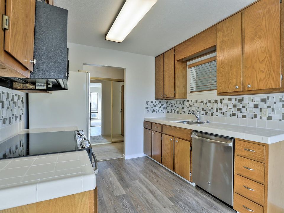 1st image of 458 Laurel Ave