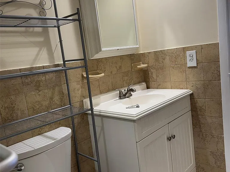 1407 NE 56th St #201 — Photo 14
