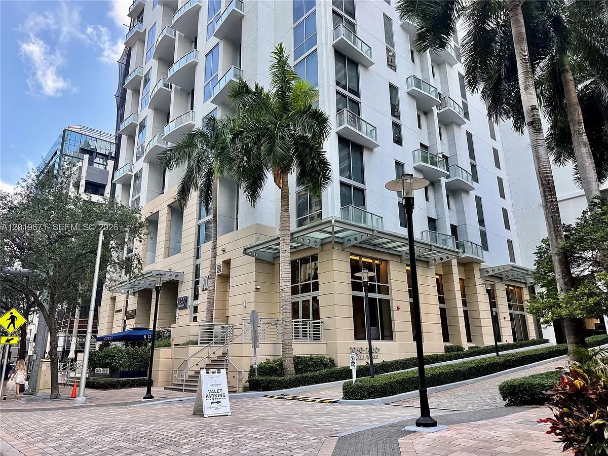 Building Photo - 1060 Brickell Ave #2409