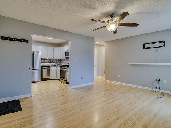 4th image of 20 Pembrook Ave