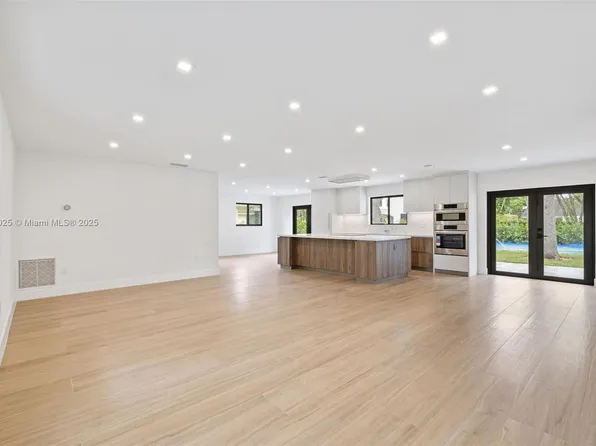 6061 SW 79th St, South Miami, FL 33143