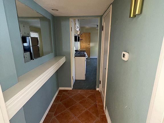 Hallway between the mainroom and the kitchen, looking from the main room.