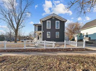 2202 Pershing Blvd, Clinton, IA 52732