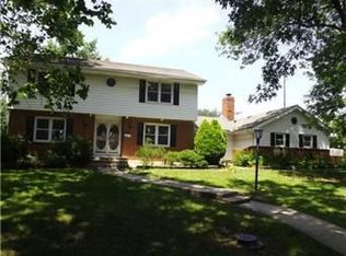 1210 E Ridgeway Dr, Olathe, KS 66061