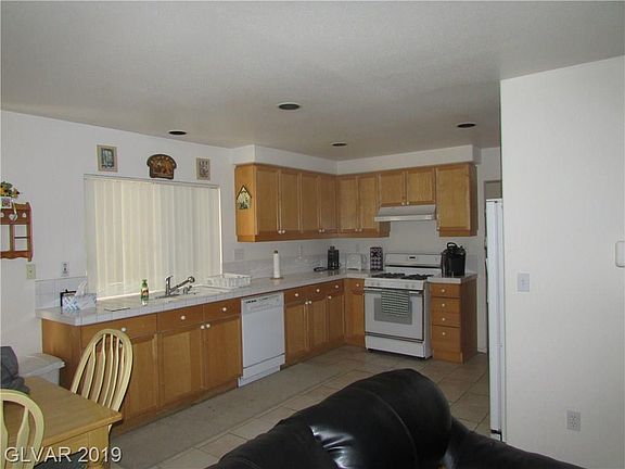 2nd image of 468 Lennox Dr