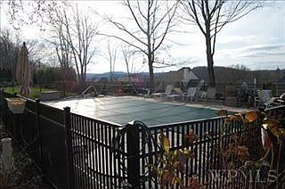 1st image of 22 Lindy Dr