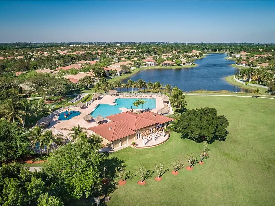 4297 Pine Ridge Ct