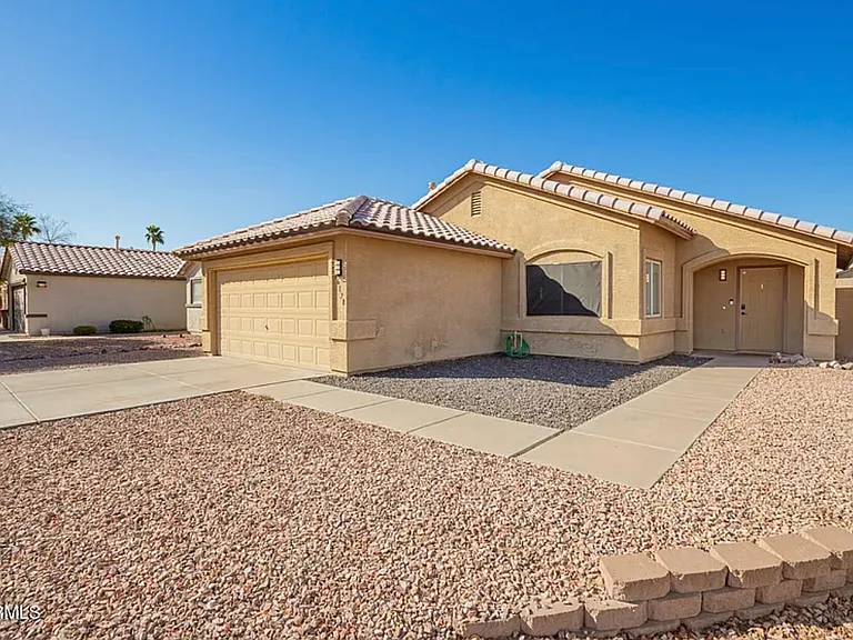 16178 W Mesquite Dr — Photo 1