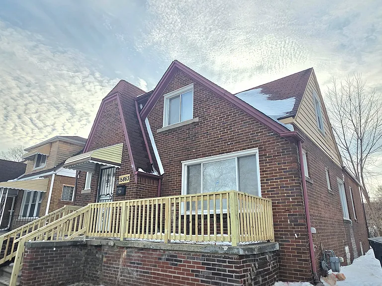 15863 Sorrento St — Photo 3