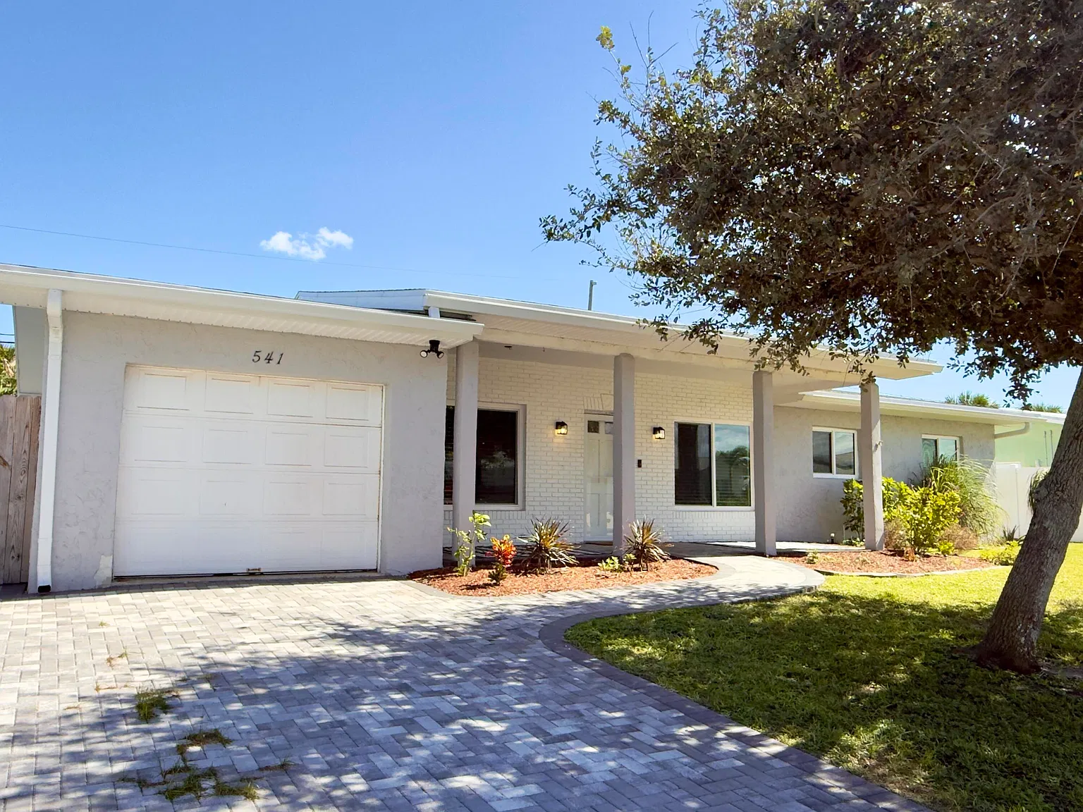 3 bed, 2.0 bath, 1276 sqft, $2,950 — Photo 3