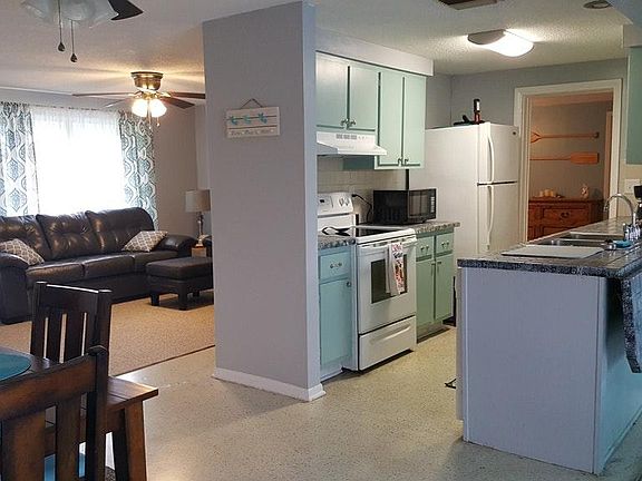 3rd image of 410 Crystal Ave NW