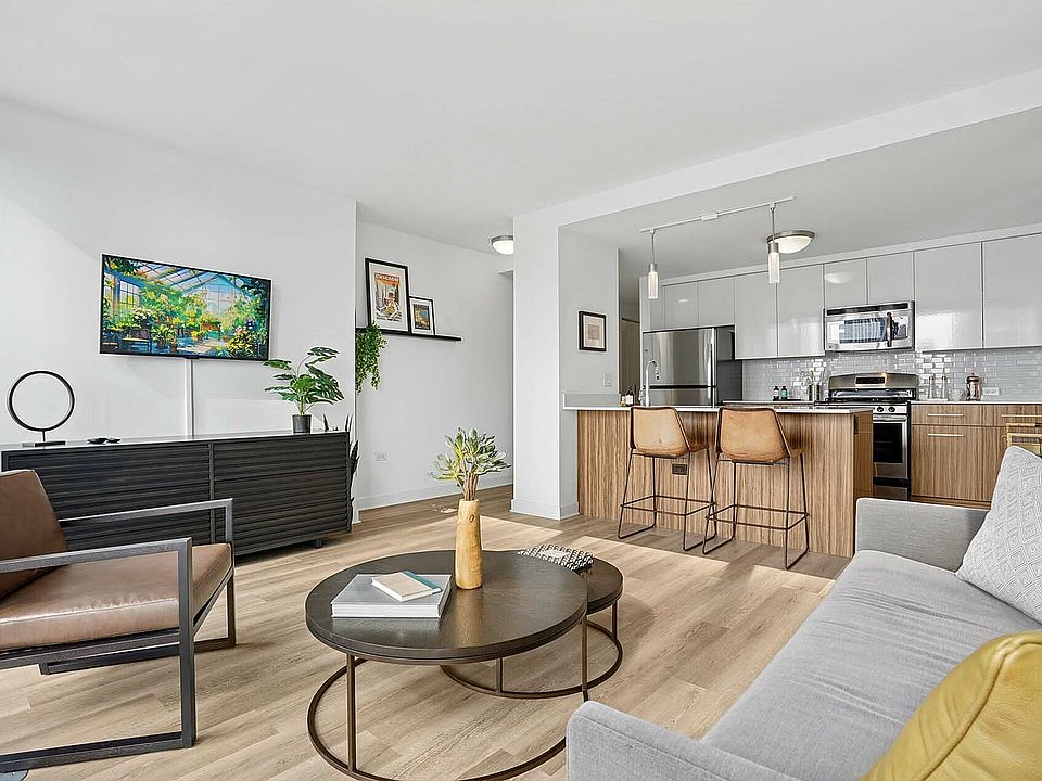Wolf Point West Living/ Dining