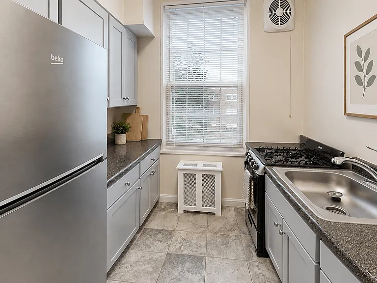 1401 Sheridan — Photo 2