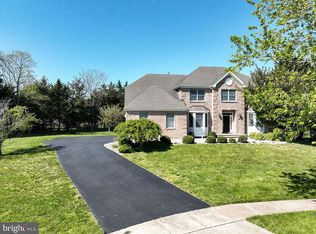 18 Willow Ct, Manahawkin, NJ 08050