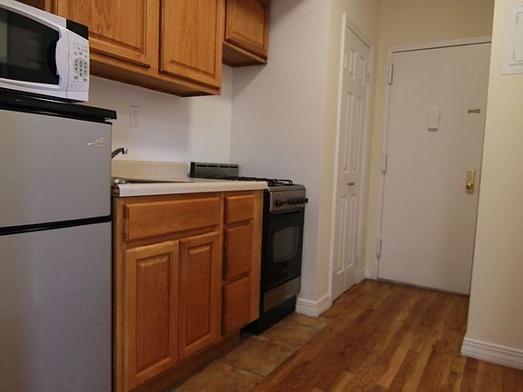 4th image of 216 W 100th St APT 517