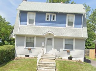 894 Greyton Rd, Cleveland Heights, OH 44112