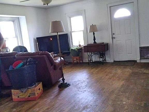 4th image of 22460 Tonganoxie Dr
