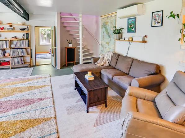 6090 N Beaver Creek Rd, Seal Rock, OR 97376