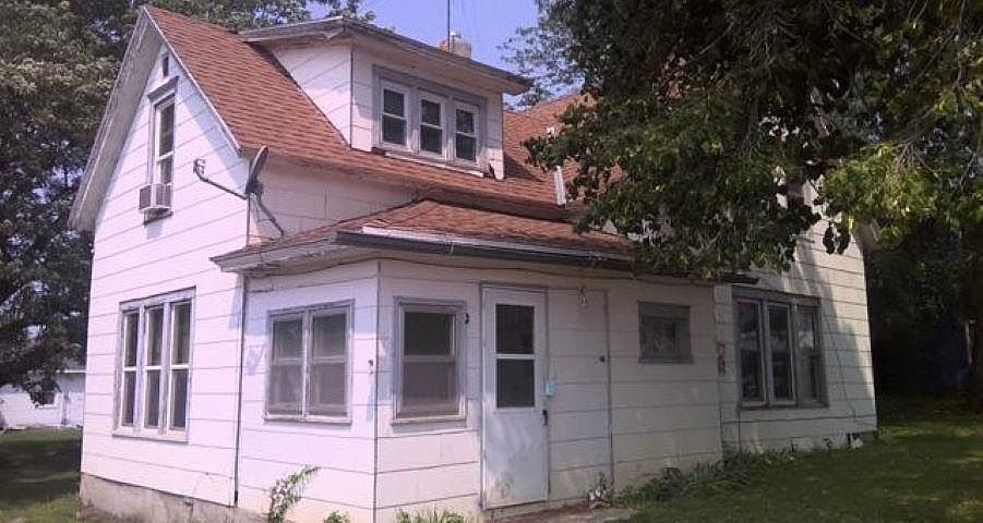 1st image of 106 N Elm St
