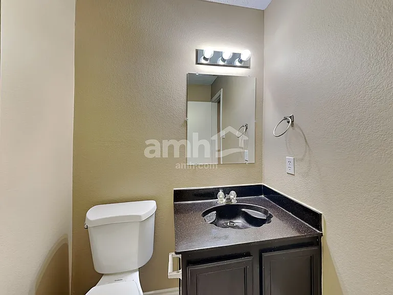 1100 Willow Tree Dr — Photo 10