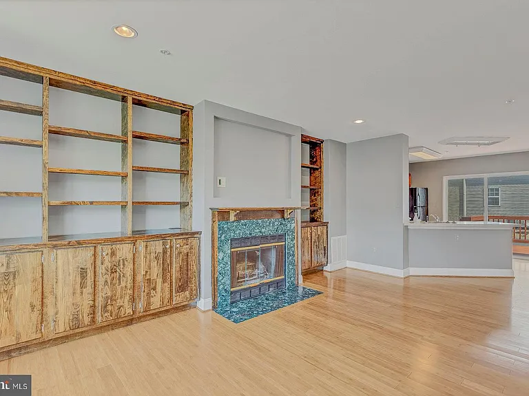 9456 Sea Breeze Ct — Photo 19