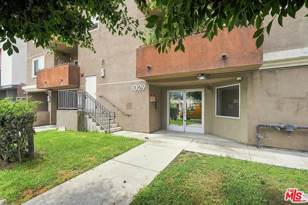 2 bed, 2.0 bath, 1200 sqft, $2,800 — Photo 3