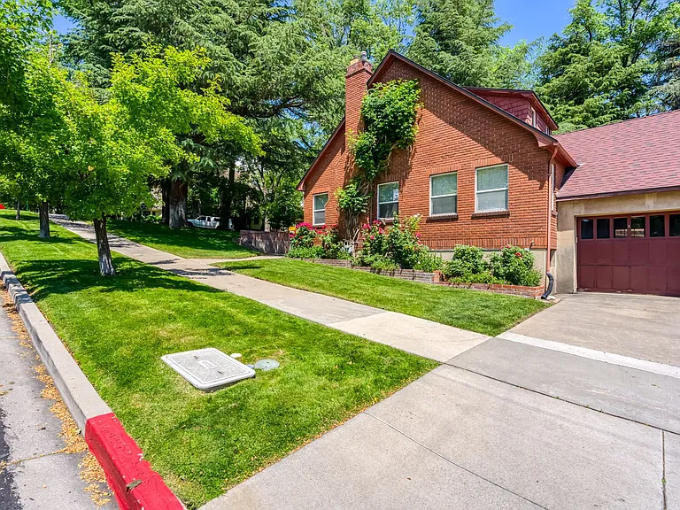 760 Marsh Ave — Photo 3