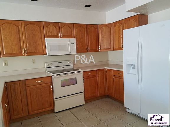 5th image of 9718 W Willowbrook Dr